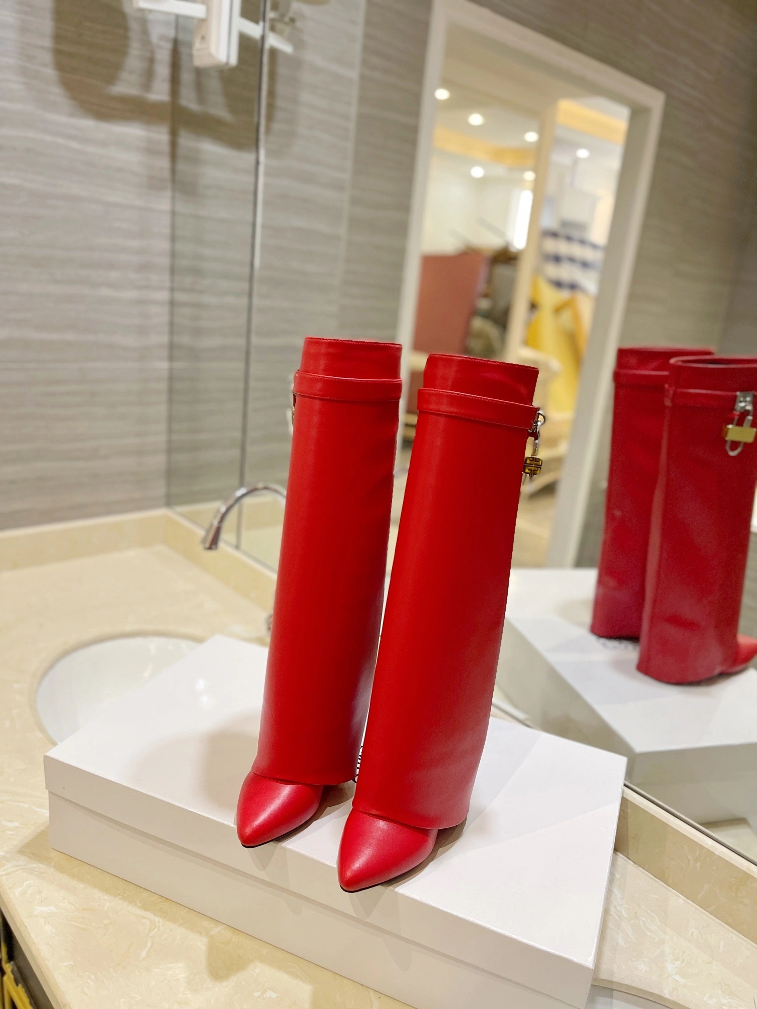 COCO-- 6iv593hy BE7021E0YP-600 Calfskin Heel height：8.5CM item:D-X555L1161